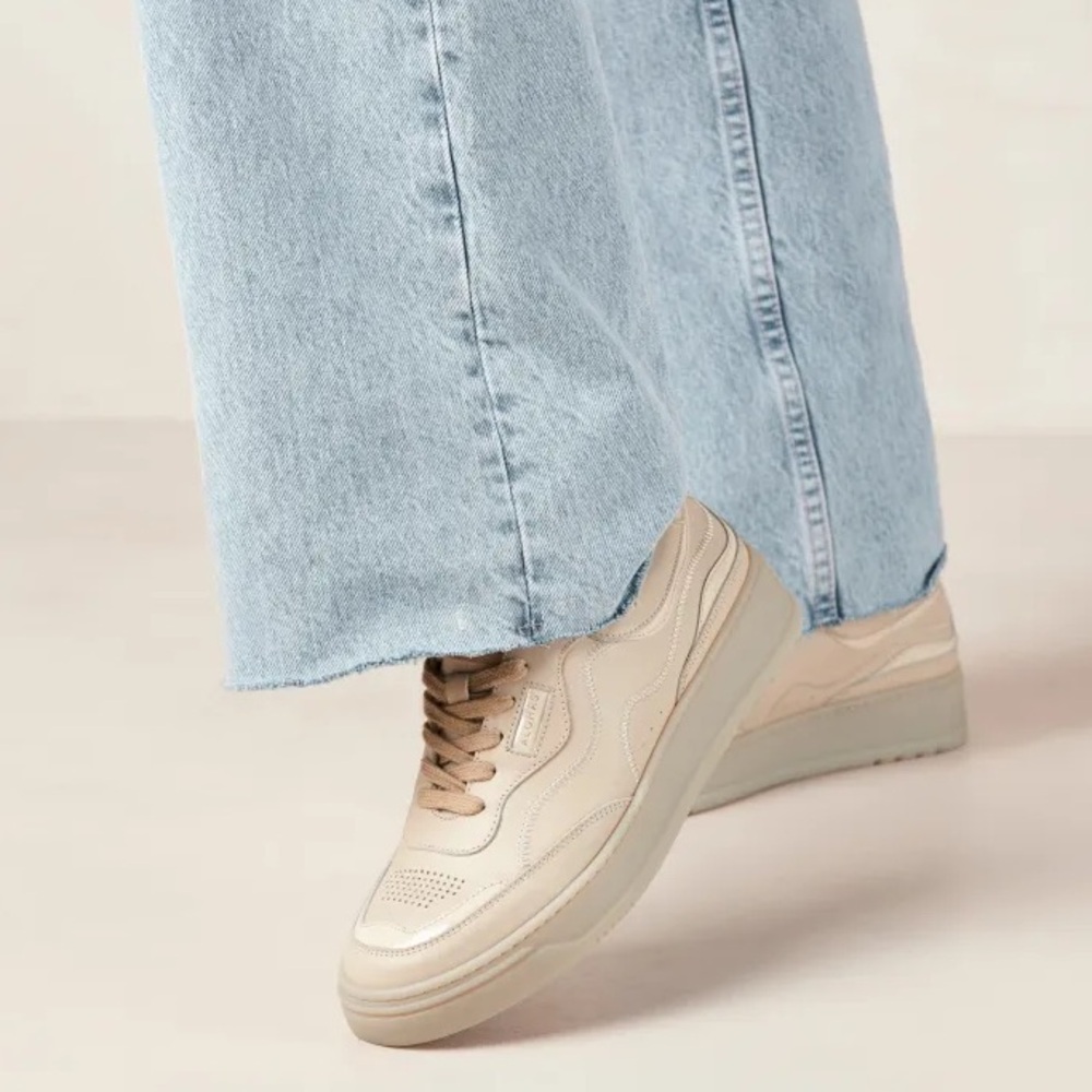 Alohas Cream Leather Sneakers